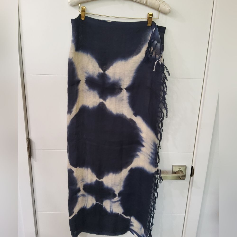 Carolina Amato New York Linen Blend Cover-Up Wrap